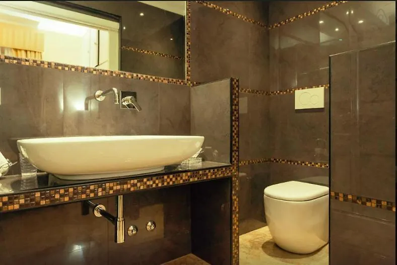 Via Veneto Suite 107 Rome 0*,